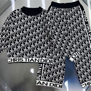 ОПТОВАЯ ЦЕНА 1400сомов размеры с 4 10лет в линейке