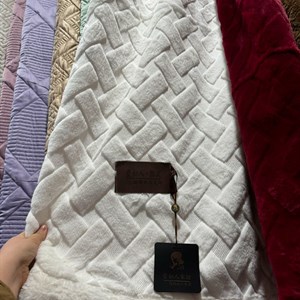 Теплый плед весом больше 3 5 кг В комплекте есть сумка