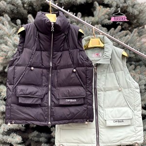 Дорогие девочки получили красивые теплые безрукавки