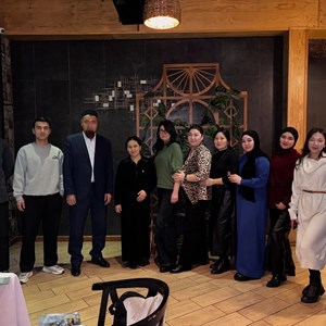 С Новым годом! Поздравления и стильная детская одежда оптом