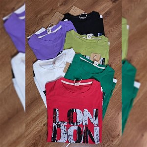 Модель 8940 Трикотажная футболка с белой отделкой