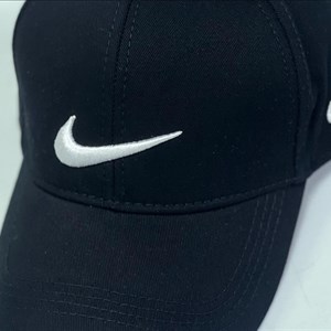 Головные уборы и шарфы в широком ассортименте    