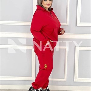 Стильный костюм идеально подойдет для девушек аппетитных