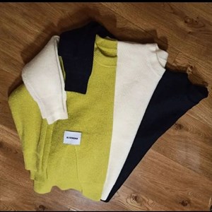 Модель TF23678 Свободный свитер из мягкой пряжи всегда