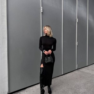 Женское платье New Collection из плотного трикотажа — черное, размеры 42–44