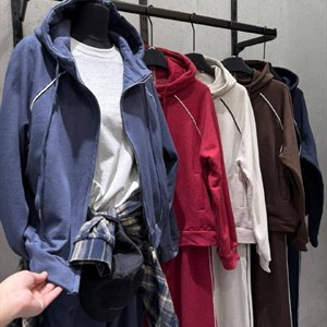 KAPSULA brand — женская одежда на рынке Дордой: стильные образы, офлайн точки