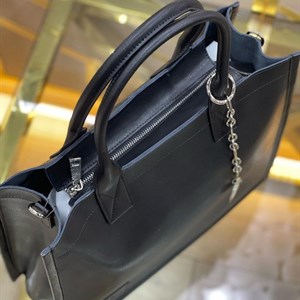 New кожаная сумка в наличии  качество имеется длинный