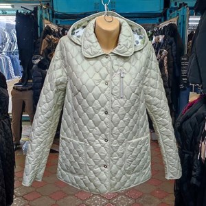 Короткая весенняя куртка капюшон отстёгивается Размеры