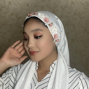 Выпустили супер удобные косынки с перьями для наших