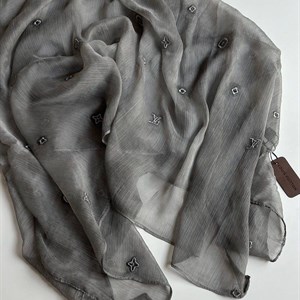 Жатый платок – luxury аксессуар для стильных образов