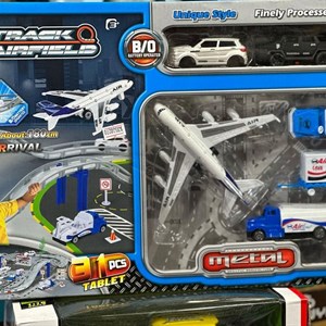 Целый аэропорт со всеми его увлекательными процессами