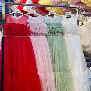 Платья в цвете красный  