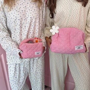 Качественное нижнее бельё и пижамы оптом с доставкой по всему миру!