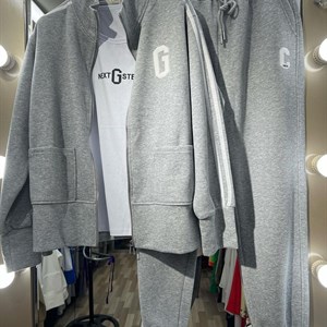 Повтор классных костюмов Листайте расцветки   Размер