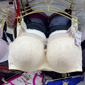 Кыргызстан Бишкек Рынок Кербен Дордой Нижнее белье