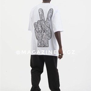 Здравствуйте Вы можете заказать у нас уличную одежду