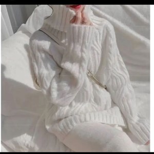 Модель 7069 Шерстяной свитер в трёх цветах молочный