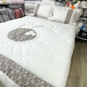 Оно даже внешне кажется таким невесомым и нежным а