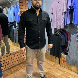 На нашем постояннике рубашка от фирмы HUGO BOSS  джинсовая