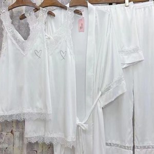 Victoria secret ттин шелковый пижамасын кийип озунузду