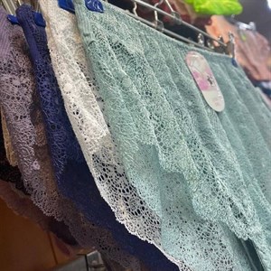 Кыргызстан Бишкек Рынок Кербен Дордой Нижнее белье