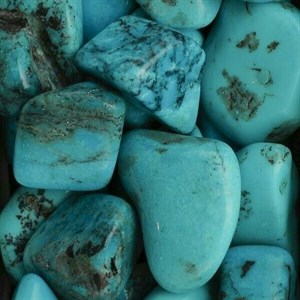 Бирюзовый цвет в одежде сияющий расслабляющий своей