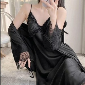 Стильные атласные пижамы и халаты — нежность и шик для каждого дня