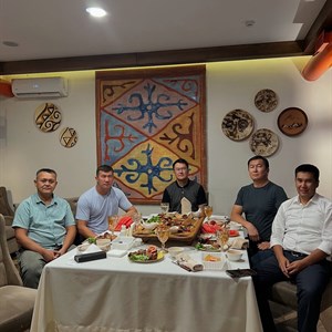 Кыргыздын нукуралыгын сактап жаткан Elite Sport - Мужская одежда