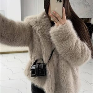 Эко-шубки женские из Китая — теплые зимние модели, размеры M–L