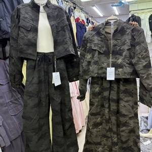 Камуфляжный женский костюм-двойка M–L — новинка сезона из Китая