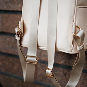 Для тех кто не любит сумки у нас есть огромный выбор