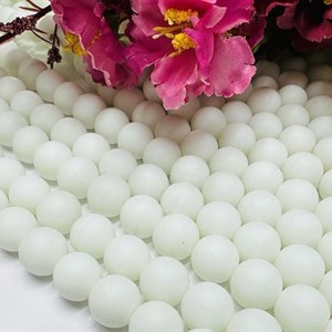 Каменные бусы один из древнейших видов украшений используемых