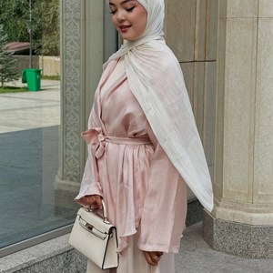 Элегантное платье из японского шелка с накидкой из органзы