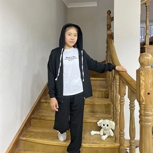 В наличии тройки  Размеры 36 38 40 42 Ткань турецкая