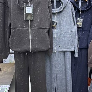 Женские костюмы на флисе M–L — трендовые модели