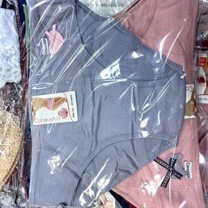 Модели в разном цвете