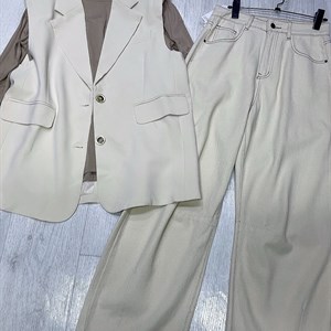 Новая коллекция стильной женской одежды - жилетки, лонгсливы и джинсы