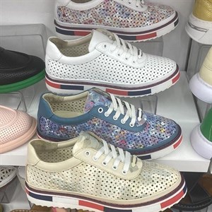 В НАЛИЧИИ ДЕВОЧКИ рАЗМЕРНЫЙ РЯД 36 37 38 39 40 41