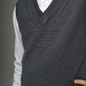 Школьный жилет станет праздничным вариантом если совместить