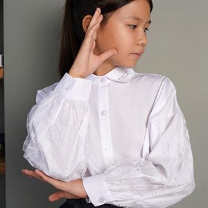 Модные и элегантные школьные блузки в новой коллекции