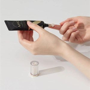 Антивозрастной крем для век с эффектом лифтинга AHC